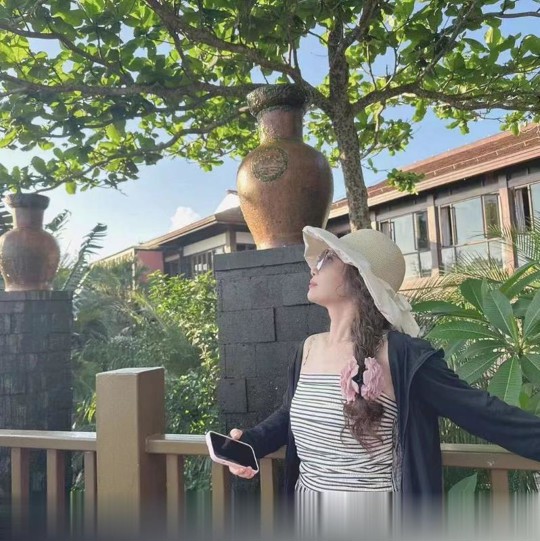 江苏-南京皮肤白的熟女-1.jpg